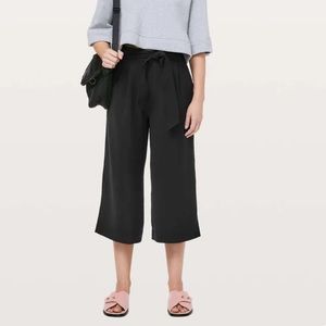 Women's Black Cropped Pants